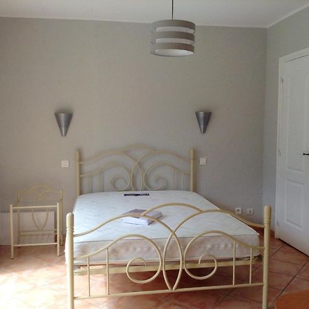 Charmant Appartement A Le Muy Avec Terrasse Et Jardin Екстериор снимка