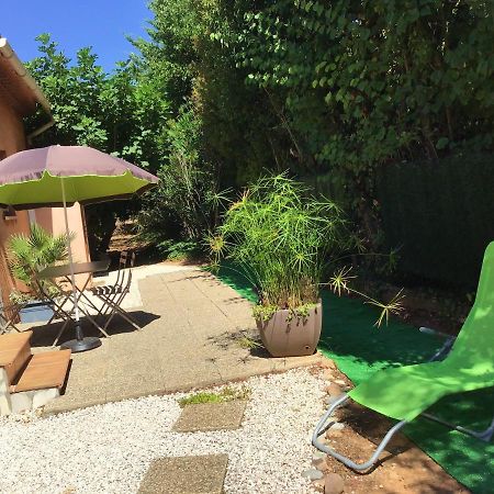 Charmant Appartement A Le Muy Avec Terrasse Et Jardin Екстериор снимка